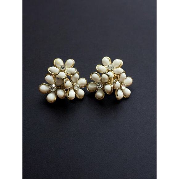 Vintage White Daisy Flower Cluster Earrings Clear Rhinestones Jewelry Screw Back - Picture 2 of 3